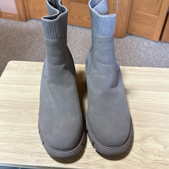 Gray suede wedge heal boots NWOT - Picture 4 of 5